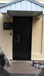 Дверь металлическая с панелью МДФ